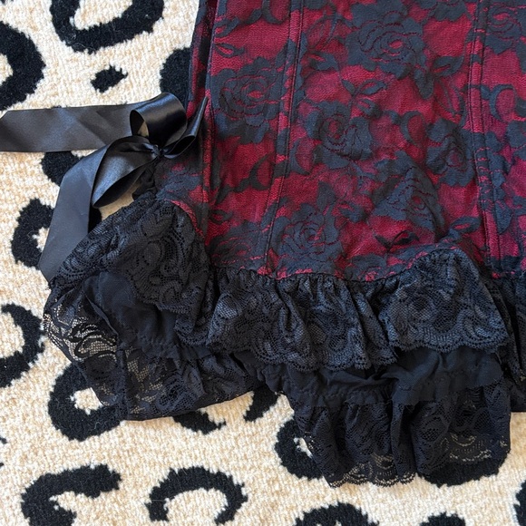 Lace Corset with Black and Red Floral Design - Picture 4 of 5
